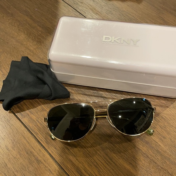 DKNY aviator sunglasses - Picture 7 of 7